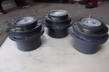 主減速器的拆裝方法是？